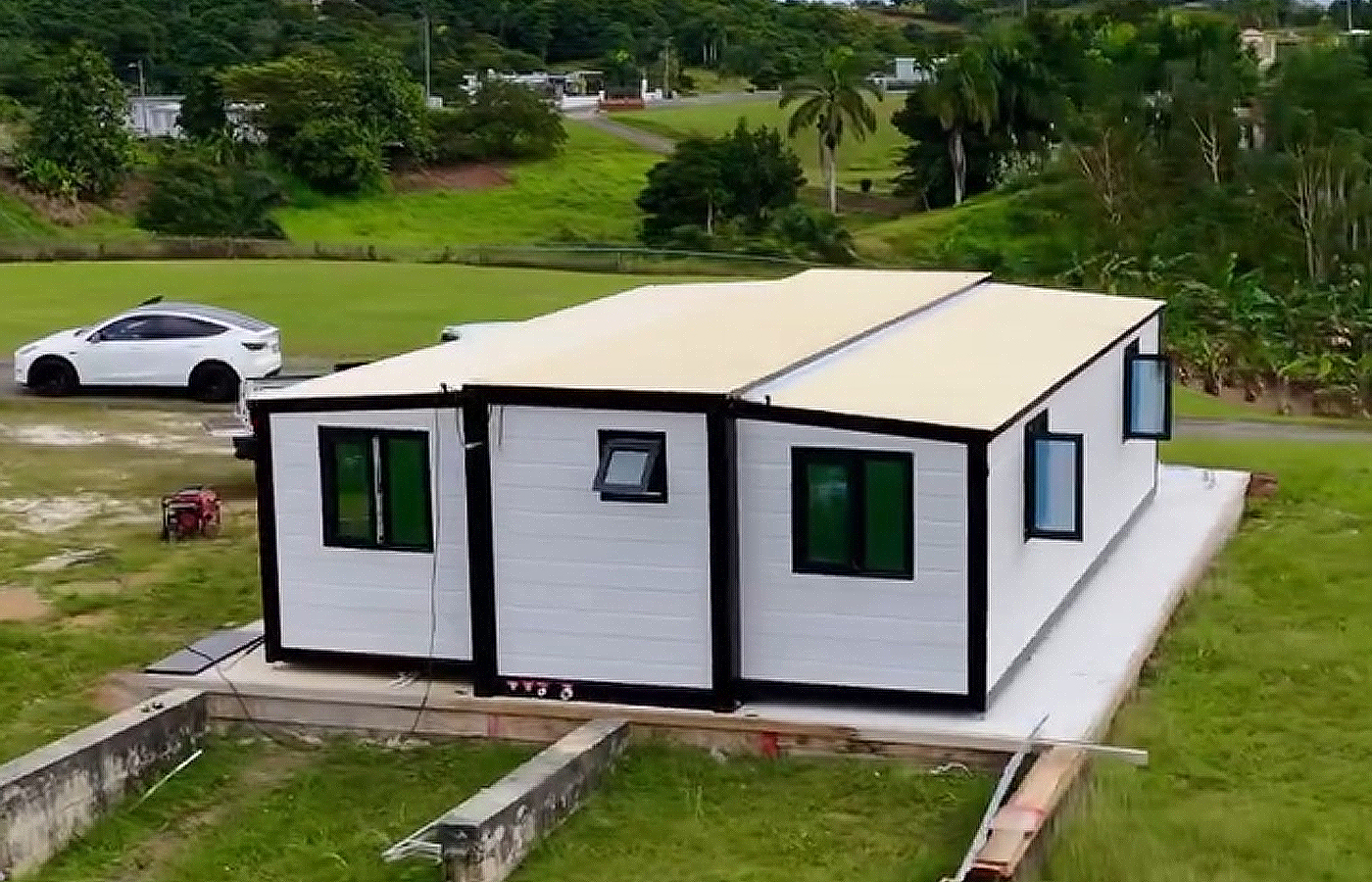 পিচ করা ছাদ এবং টেরেস সহ 30 ফুট কাস্টমাইজড প্রসারণযোগ্য ধারক পিচ করা ছাদ এবং টেরেস সহ 30 ফুট কাস্টমাইজড প্রসারণযোগ্য ধারক