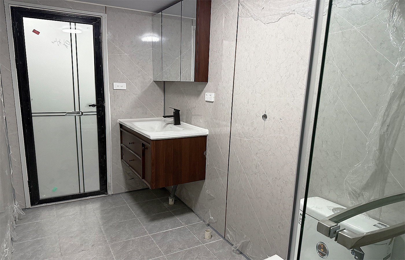 পিচ করা ছাদ এবং টেরেস সহ 30 ফুট কাস্টমাইজড প্রসারণযোগ্য ধারক পিচ করা ছাদ এবং টেরেস সহ 30 ফুট কাস্টমাইজড প্রসারণযোগ্য ধারক