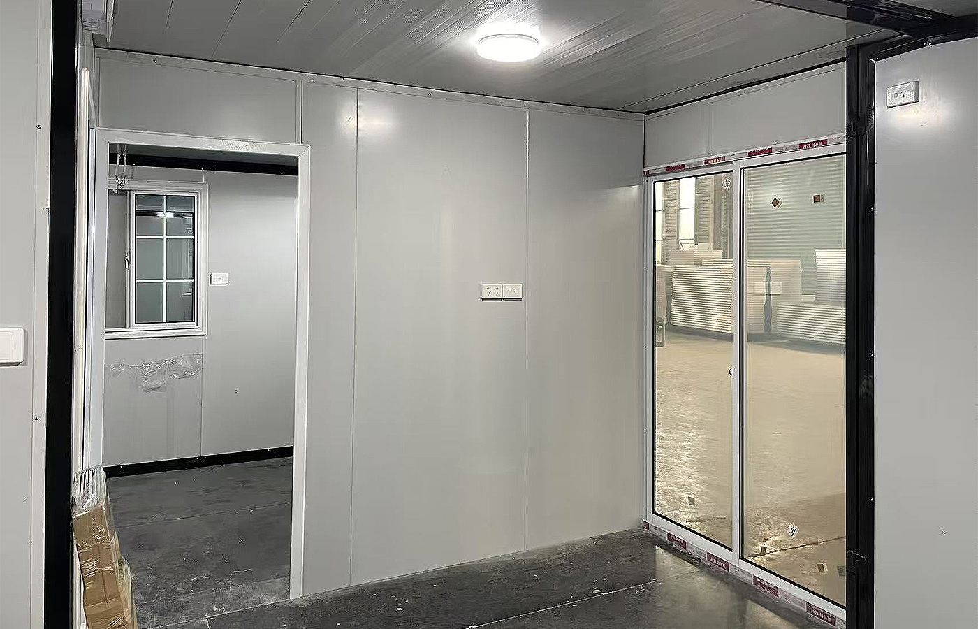 পিচ করা ছাদ এবং টেরেস সহ 30 ফুট কাস্টমাইজড প্রসারণযোগ্য ধারক পিচ করা ছাদ এবং টেরেস সহ 30 ফুট কাস্টমাইজড প্রসারণযোগ্য ধারক