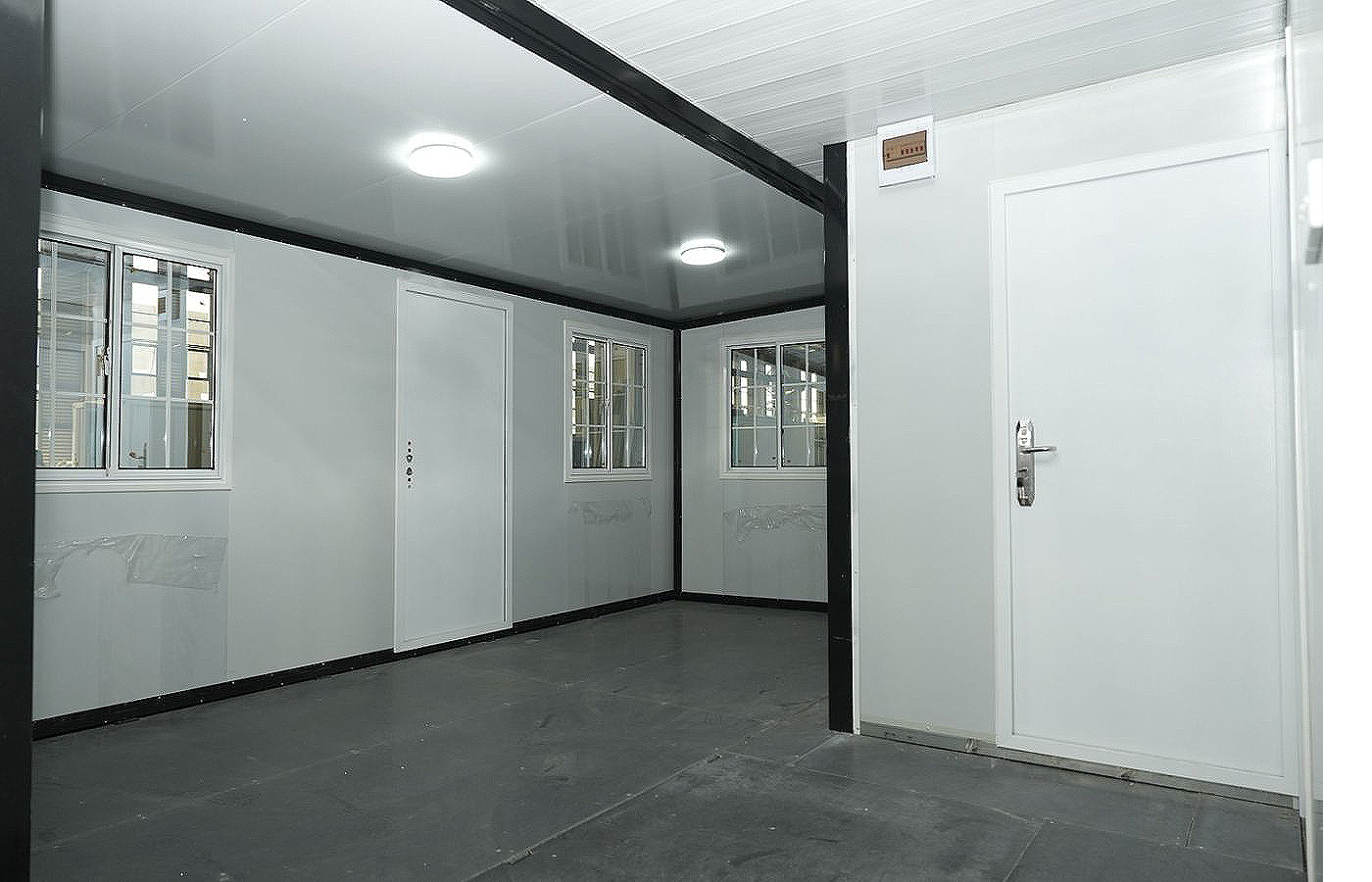 পিচ করা ছাদ এবং টেরেস সহ 30 ফুট কাস্টমাইজড প্রসারণযোগ্য ধারক পিচ করা ছাদ এবং টেরেস সহ 30 ফুট কাস্টমাইজড প্রসারণযোগ্য ধারক